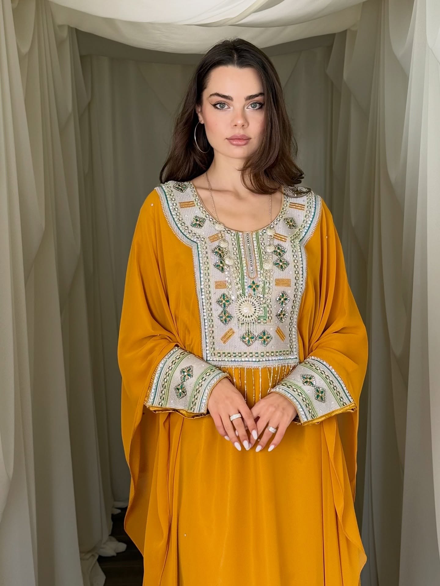 لبسة صورية مميزة بتفاصيلها الراقية والفخمة ✨_شغل فخم ومتقن من الأمام والخلف_تجي مع ال(